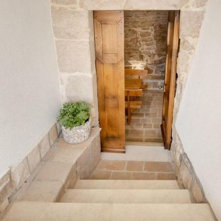 فيلا Dvori Stipanovi With Heated Pool And Jacuzzi Donje Rascane المظهر الخارجي الصورة