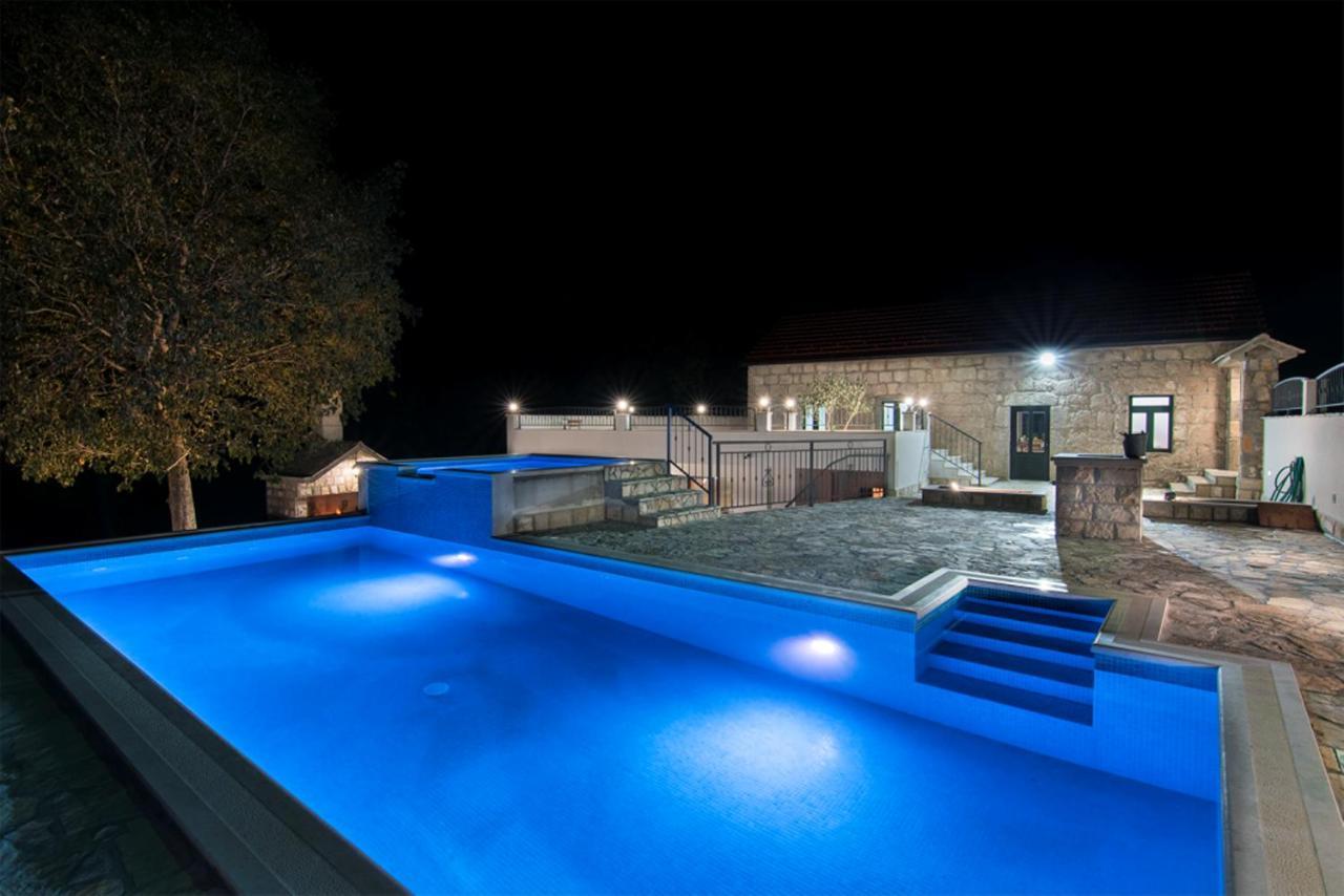 فيلا Dvori Stipanovi With Heated Pool And Jacuzzi Donje Rascane المظهر الخارجي الصورة