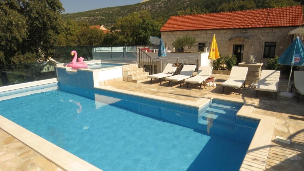فيلا Dvori Stipanovi With Heated Pool And Jacuzzi Donje Rascane المظهر الخارجي الصورة