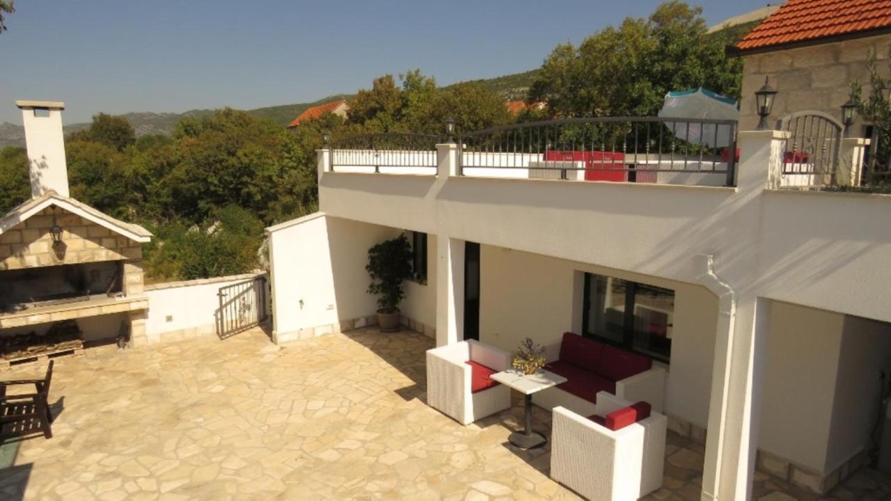 فيلا Dvori Stipanovi With Heated Pool And Jacuzzi Donje Rascane المظهر الخارجي الصورة