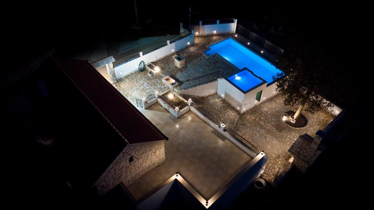 فيلا Dvori Stipanovi With Heated Pool And Jacuzzi Donje Rascane المظهر الخارجي الصورة