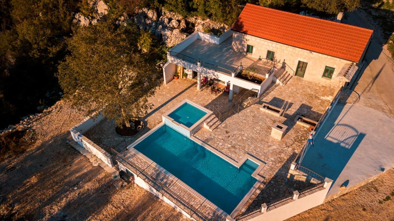 فيلا Dvori Stipanovi With Heated Pool And Jacuzzi Donje Rascane المظهر الخارجي الصورة
