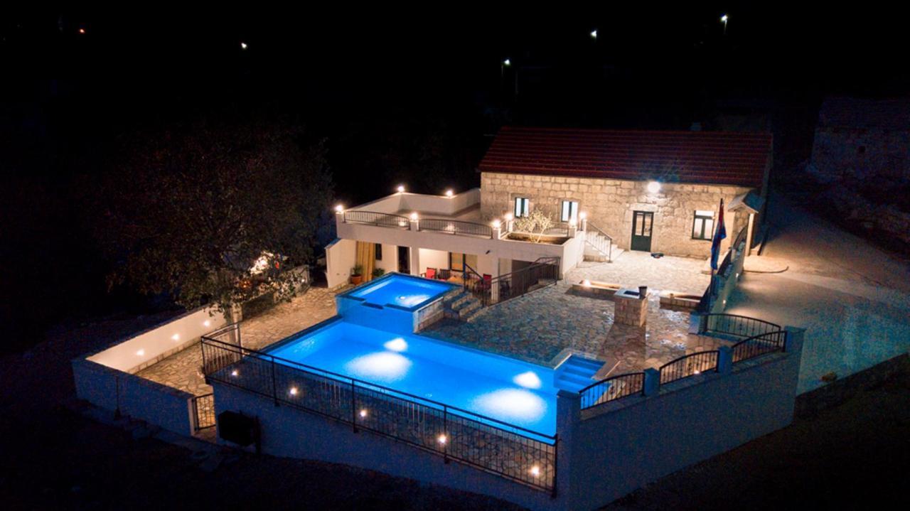 فيلا Dvori Stipanovi With Heated Pool And Jacuzzi Donje Rascane المظهر الخارجي الصورة