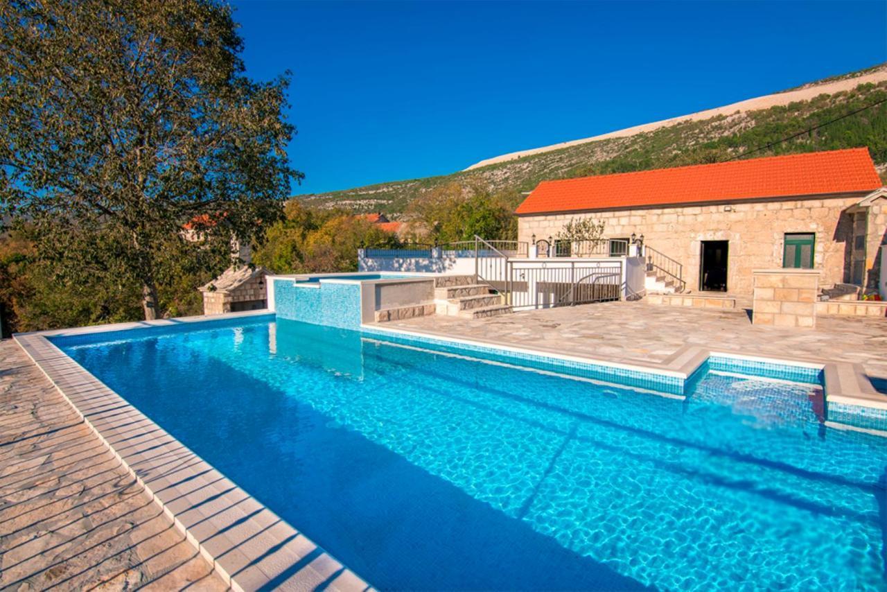 فيلا Dvori Stipanovi With Heated Pool And Jacuzzi Donje Rascane المظهر الخارجي الصورة