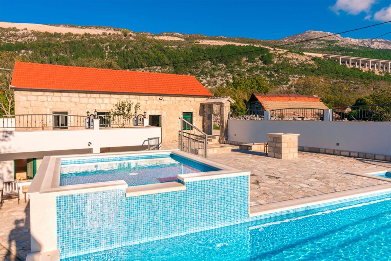 فيلا Dvori Stipanovi With Heated Pool And Jacuzzi Donje Rascane المظهر الخارجي الصورة