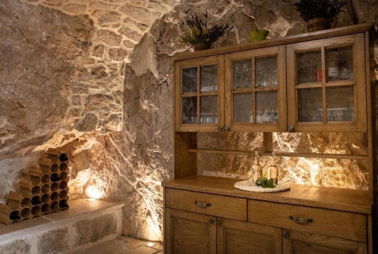 فيلا Dvori Stipanovi With Heated Pool And Jacuzzi Donje Rascane المظهر الخارجي الصورة