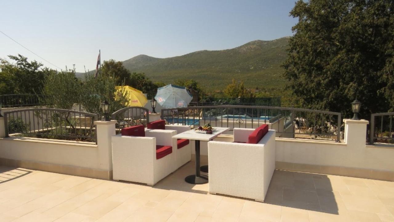 فيلا Dvori Stipanovi With Heated Pool And Jacuzzi Donje Rascane المظهر الخارجي الصورة