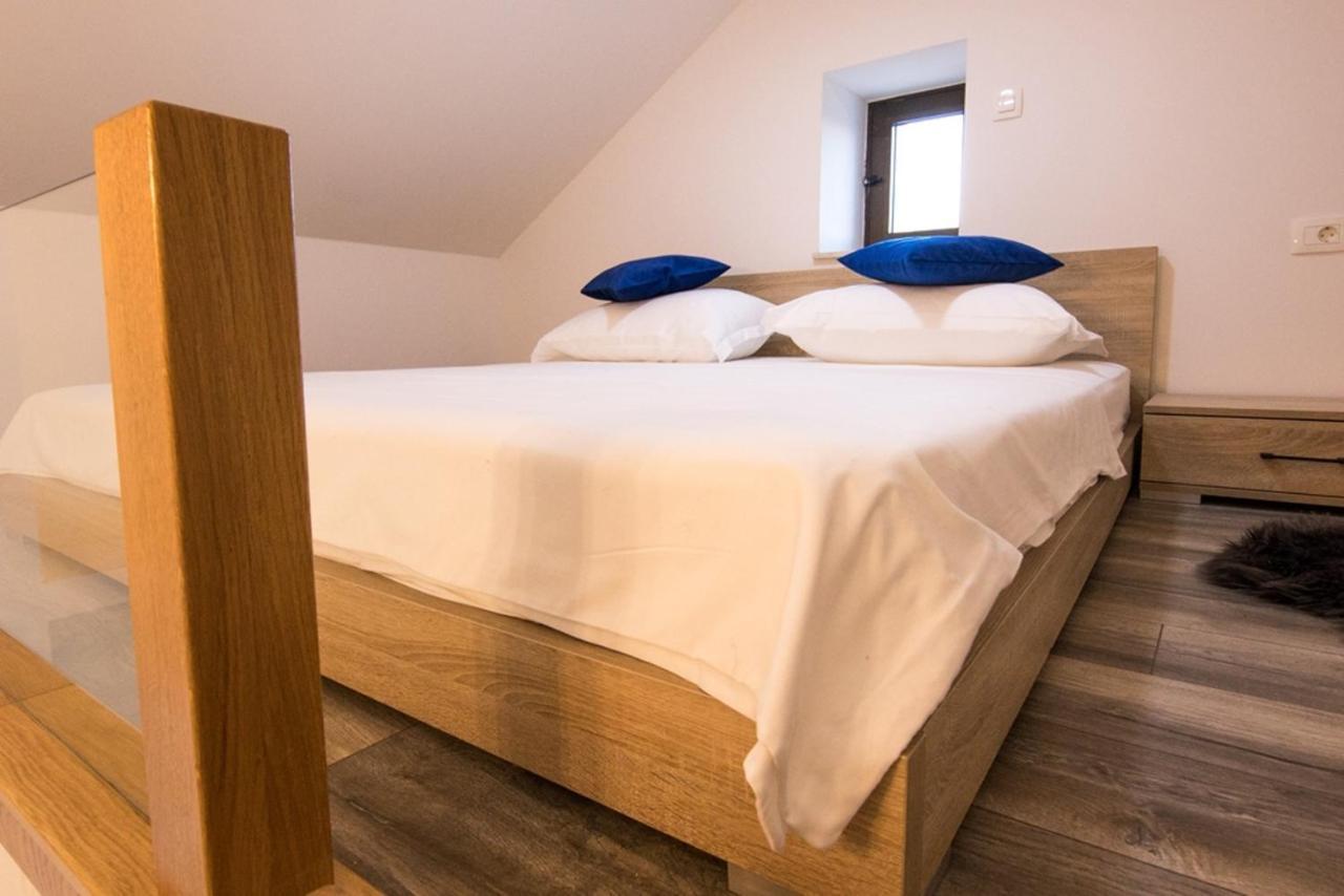 فيلا Dvori Stipanovi With Heated Pool And Jacuzzi Donje Rascane المظهر الخارجي الصورة