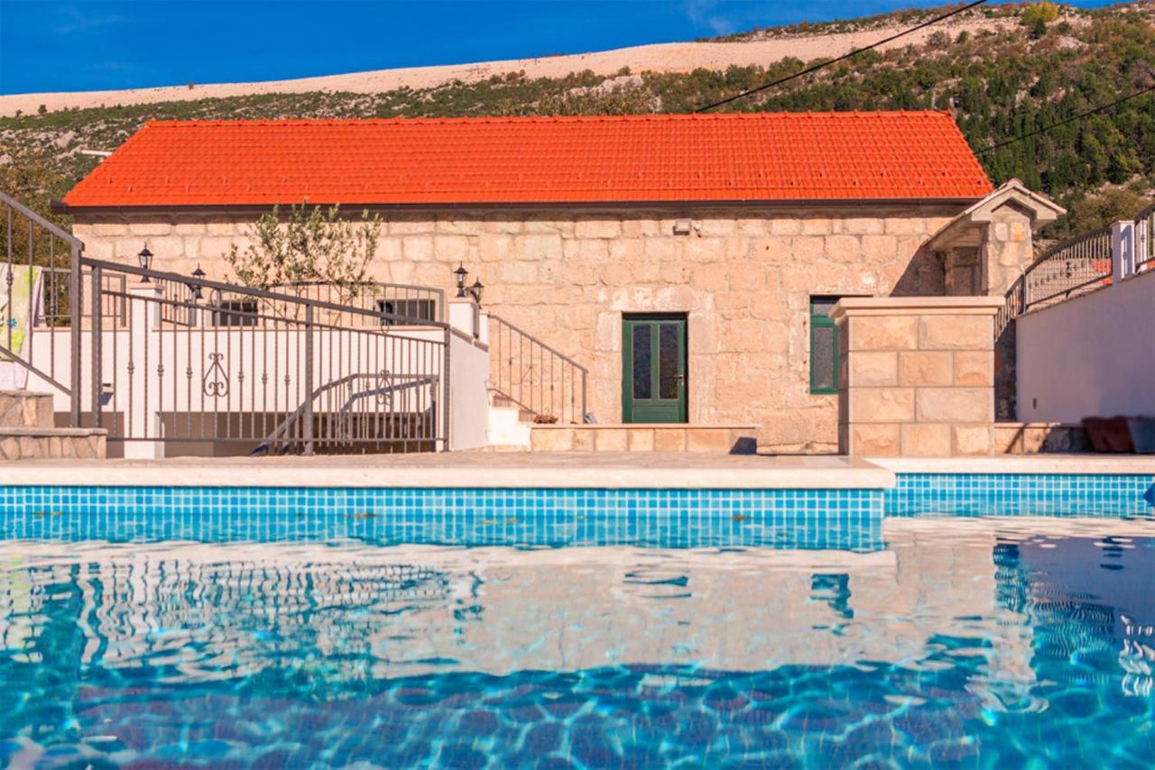 فيلا Dvori Stipanovi With Heated Pool And Jacuzzi Donje Rascane المظهر الخارجي الصورة